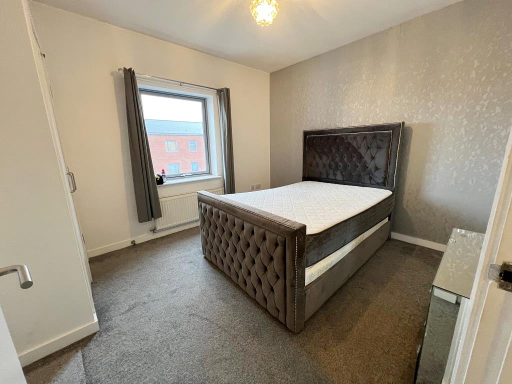 Lot: 114 - ONE-BEDROOM FLAT WITH BALCONY SITUATED IN CHADWELL HEATH. - Double Bedroom